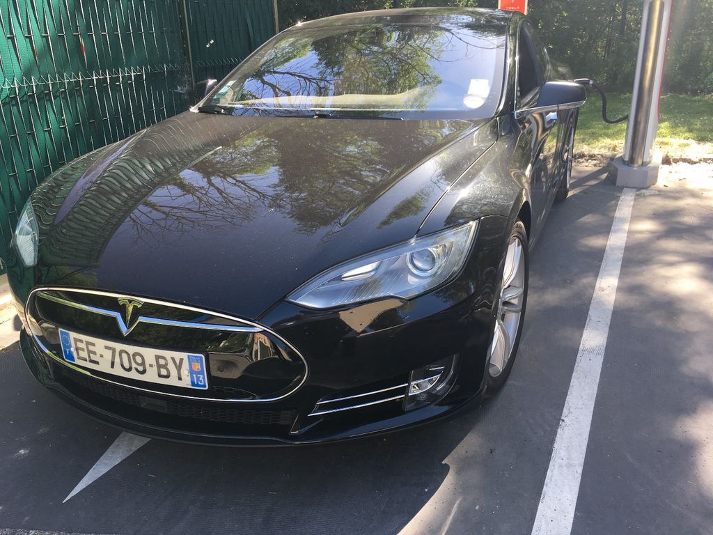 Mietwagen mit Fahrer Aix-en-Provence: Tesla