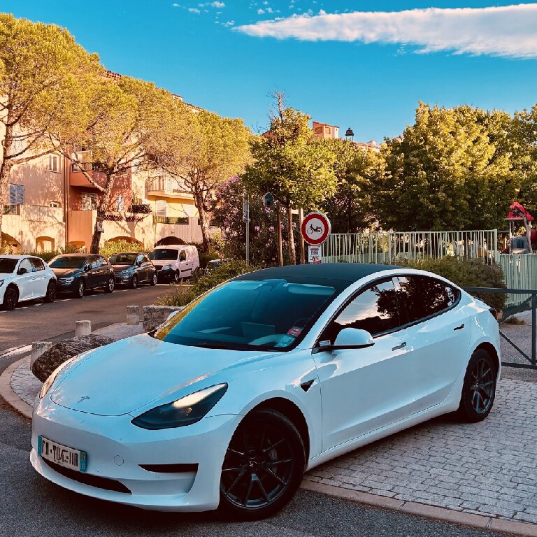Mietwagen mit Fahrer Draguignan: Tesla