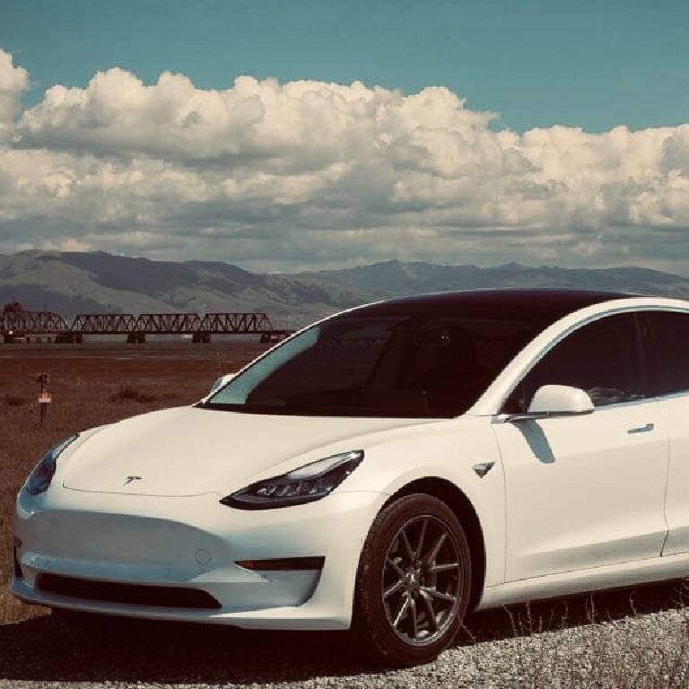 Mietwagen mit Fahrer Draguignan: Tesla