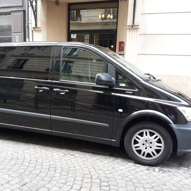 Mietwagen mit Fahrer Voulangis: Mercedes