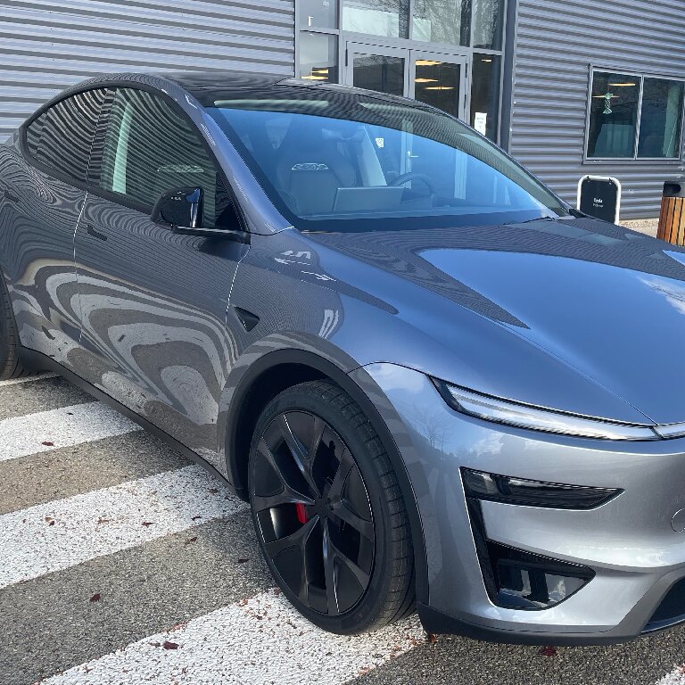 Mietwagen mit Fahrer Corbeil-Essonnes: Tesla