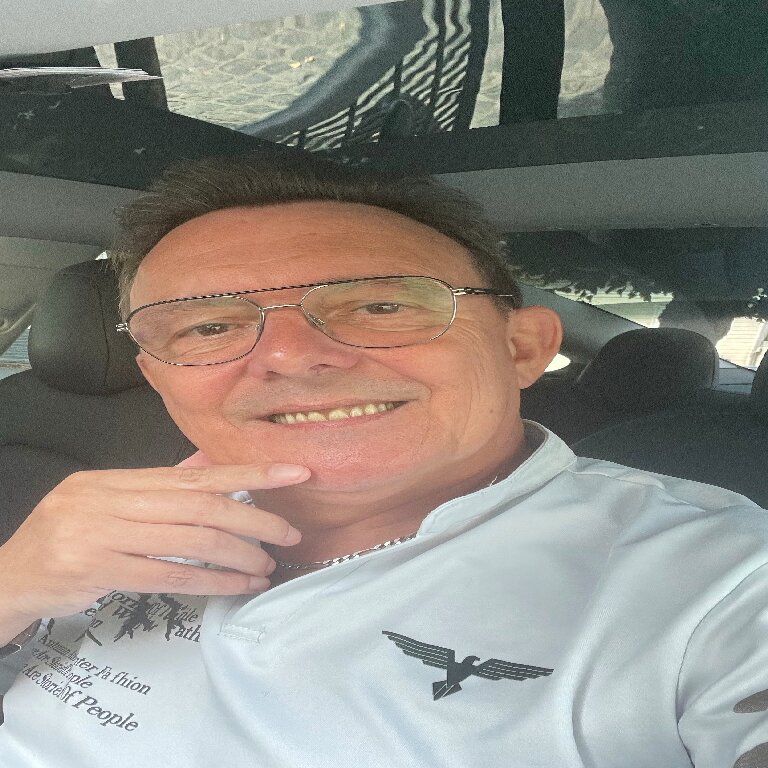 Mietwagen mit Fahrer Corbeil-Essonnes: Tesla