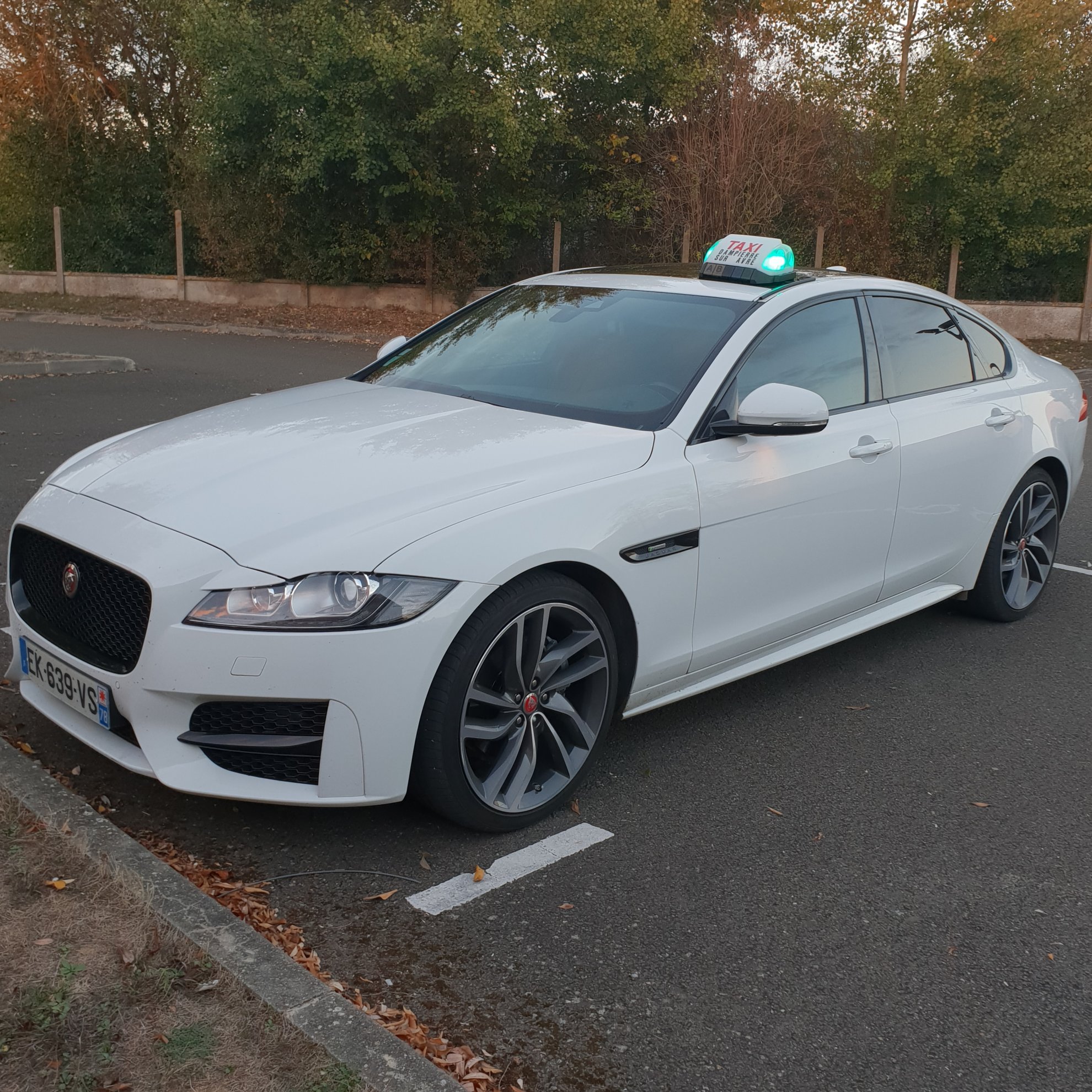 Taxi Dampierre-sur-Avre: Jaguar