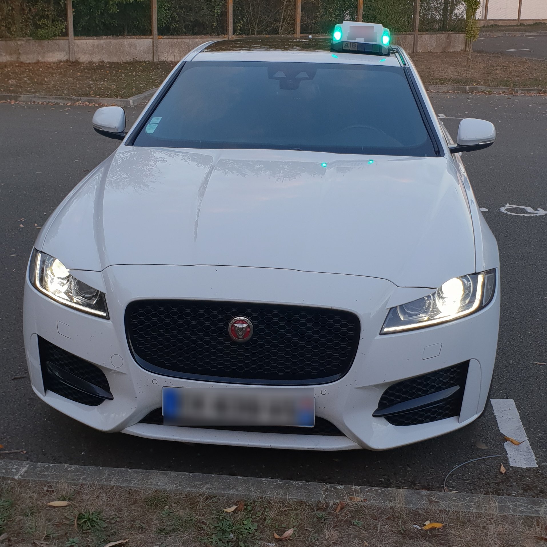 Taxi Dampierre-sur-Avre: Jaguar