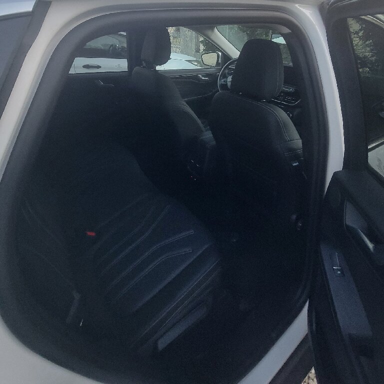 Mietwagen mit Fahrer Mazan: Ford