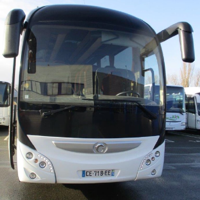 Reisebus Anbieter Ambarès-et-Lagrave: Iveco