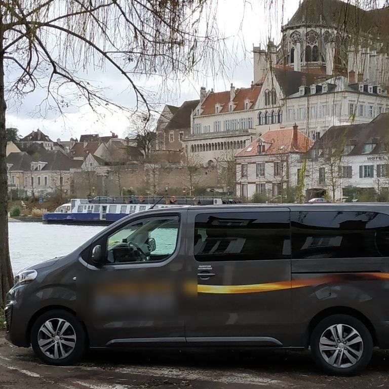 VTC Poilly-sur-Tholon: Peugeot