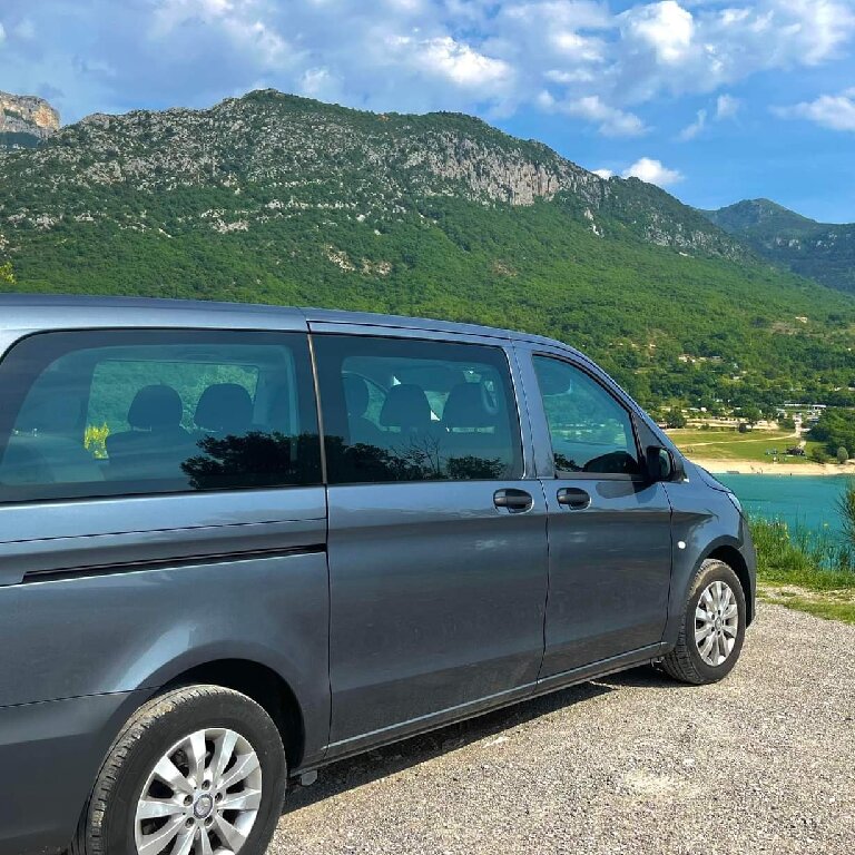 Mietwagen mit Fahrer Romillé: Mercedes