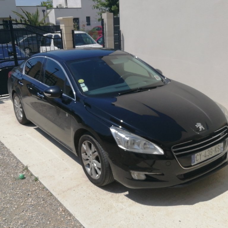 VTC Nages-et-Solorgues: Peugeot