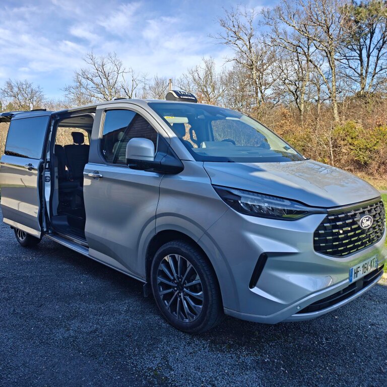 Taxi Saint-Laurent-des-Vignes: Ford