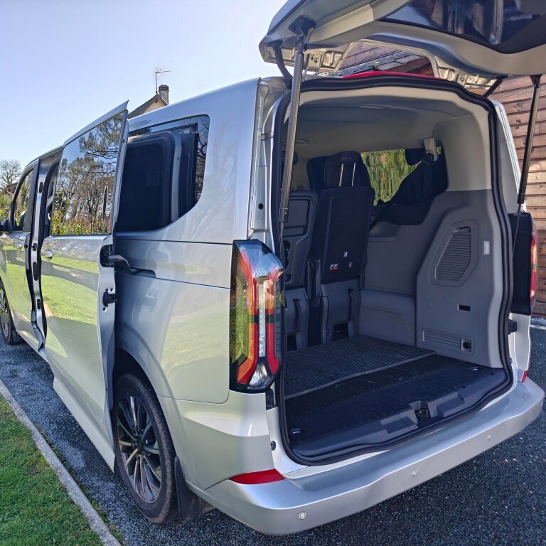 Taxi Saint-Laurent-des-Vignes: Ford