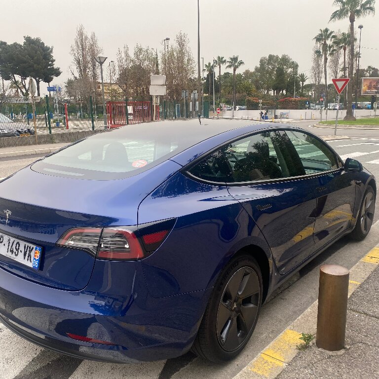 Mietwagen mit Fahrer Lormont: Tesla