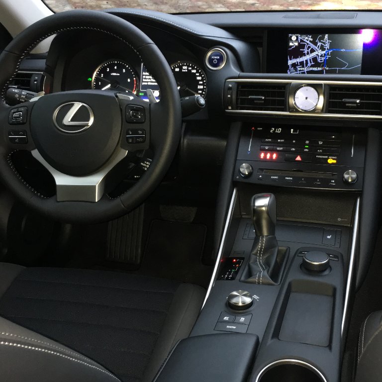 VTC Les Pennes-Mirabeau: Lexus