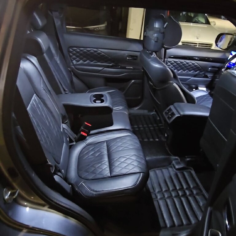 VTC Paris: Mitsubishi