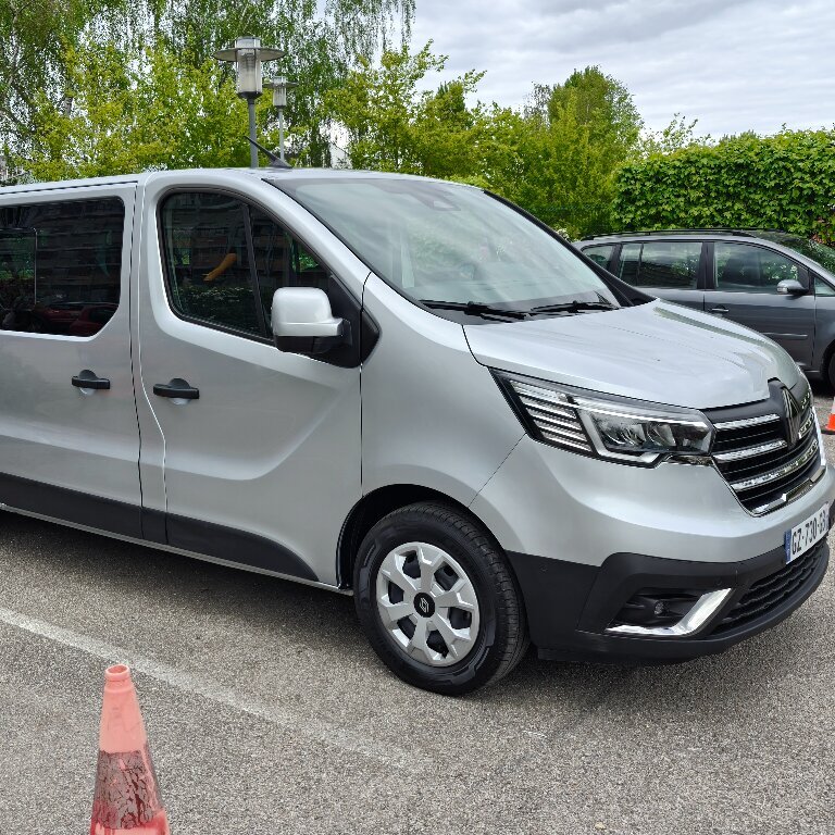 Mietwagen mit Fahrer Élancourt: Renault