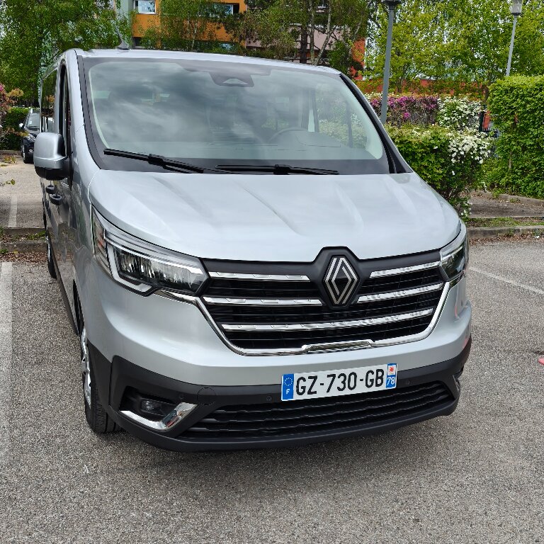 Mietwagen mit Fahrer Élancourt: Renault