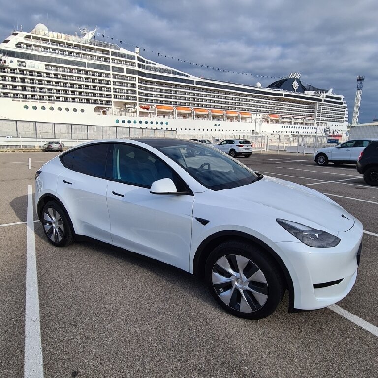 Mietwagen mit Fahrer Marseille: Tesla