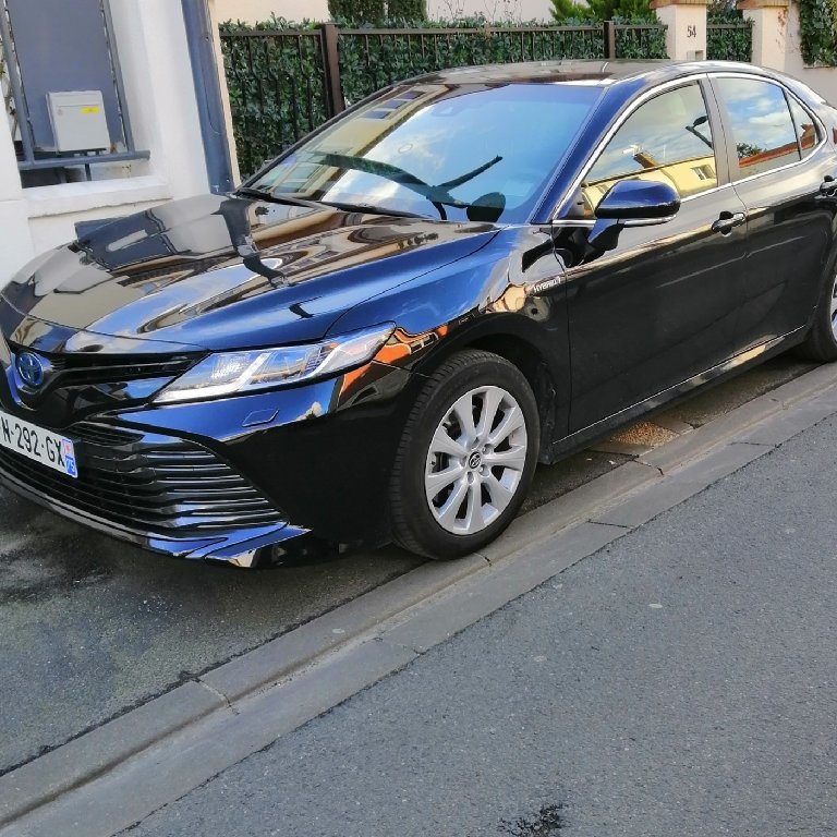 Mietwagen mit Fahrer Romainville: Toyota