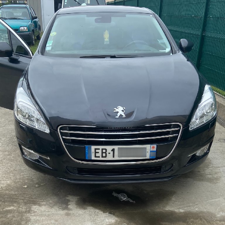 VTC Cires-lès-Mello: Peugeot