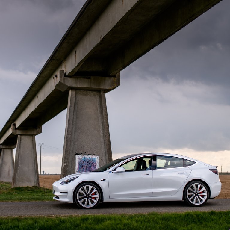 Mietwagen mit Fahrer Biarritz: Tesla