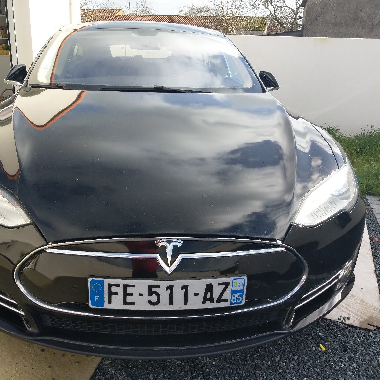 Mietwagen mit Fahrer Montaigu: Tesla