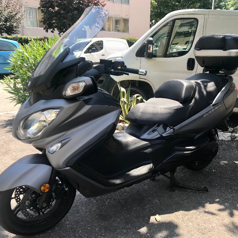 Moto avec chauffeur Nice: Suzuki