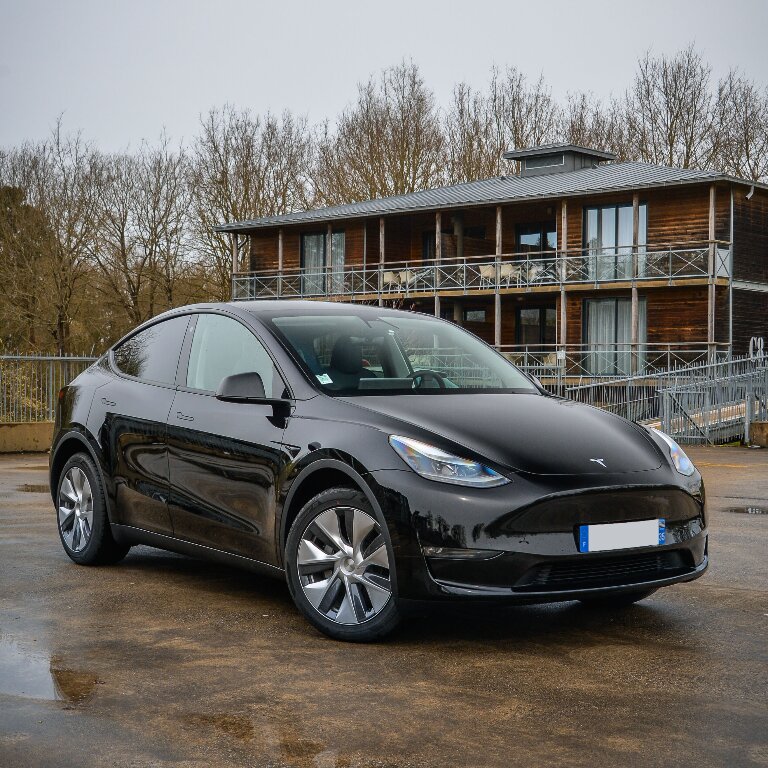 VTC Chartres-de-Bretagne: Tesla