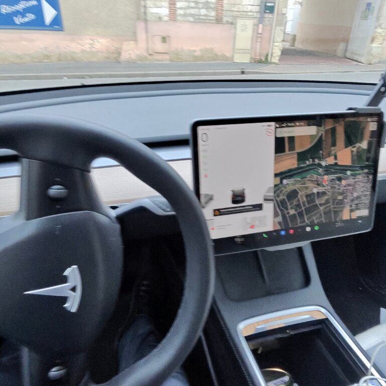 VTC Reims: Tesla