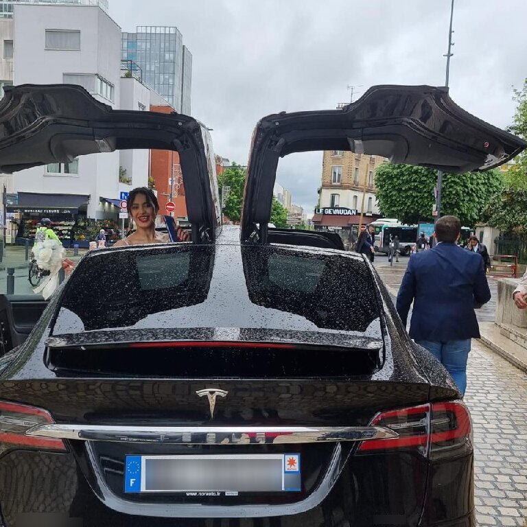 Mietwagen mit Fahrer Osny: Tesla