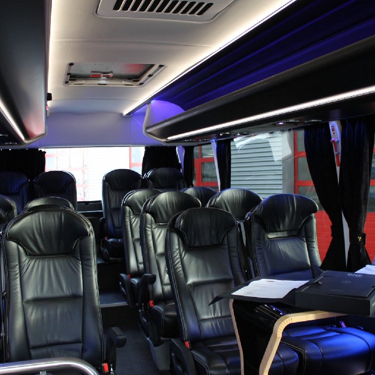 Reisebus Anbieter Saint-Étienne: Mercedes