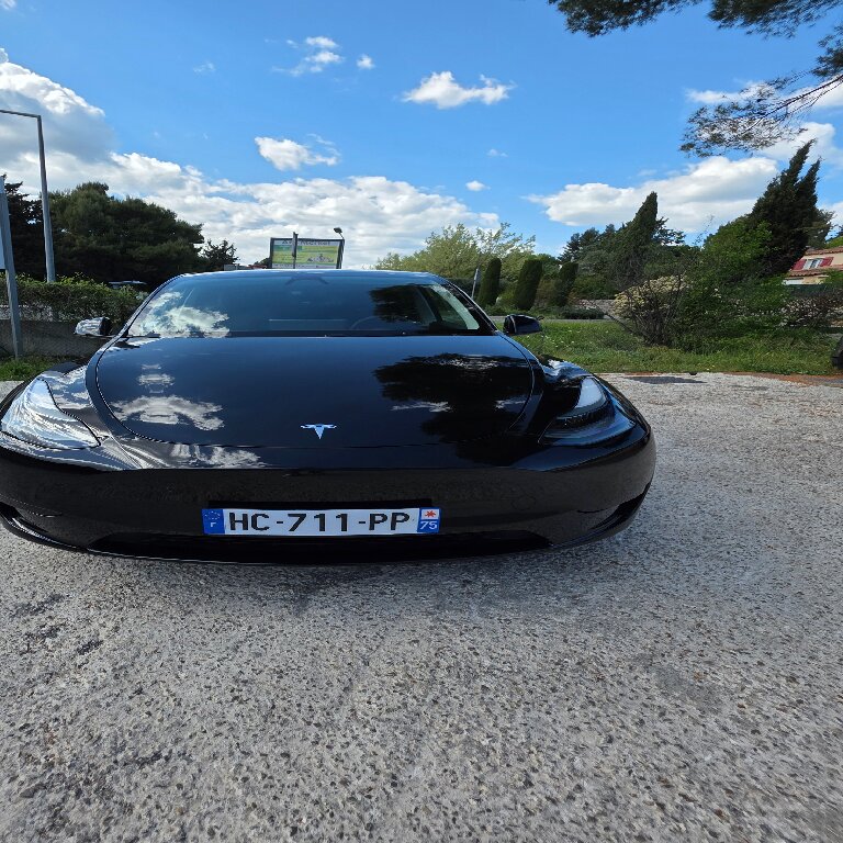 Mietwagen mit Fahrer Draguignan: Tesla