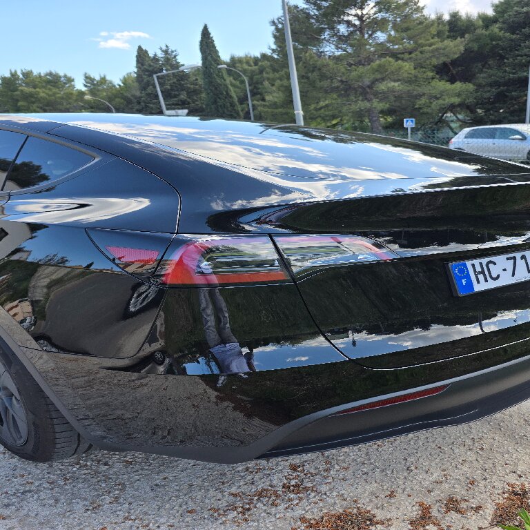 Mietwagen mit Fahrer Draguignan: Tesla
