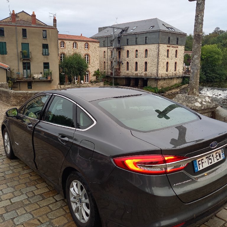 VTC Saint-Julien-de-Concelles: Ford