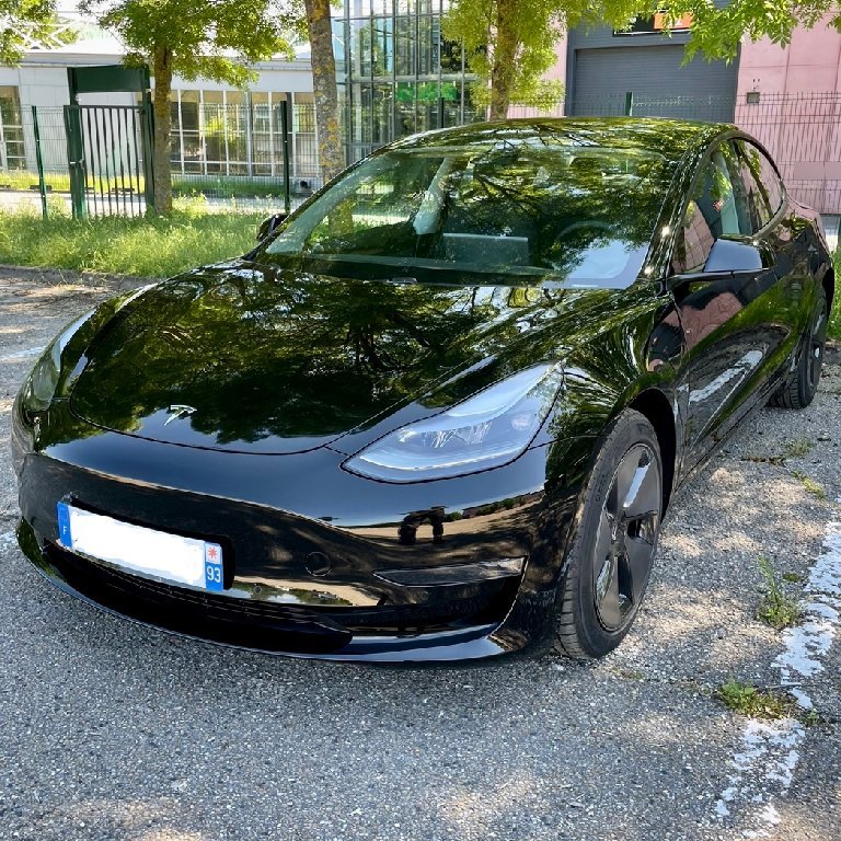 VTC Saint-Denis: Tesla