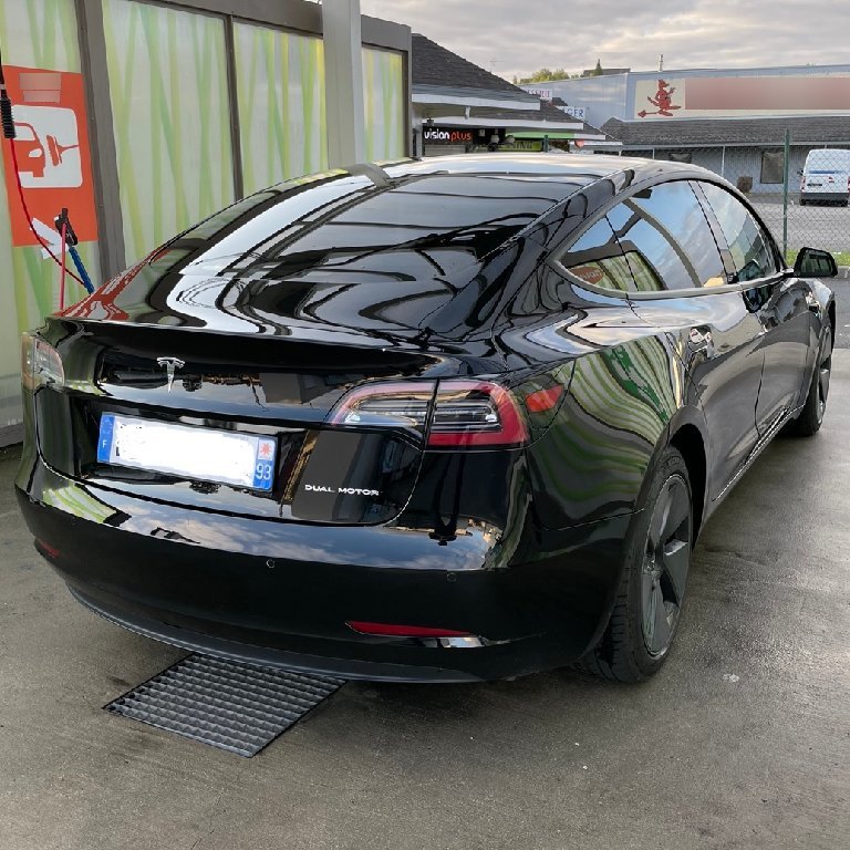 VTC Saint-Denis: Tesla