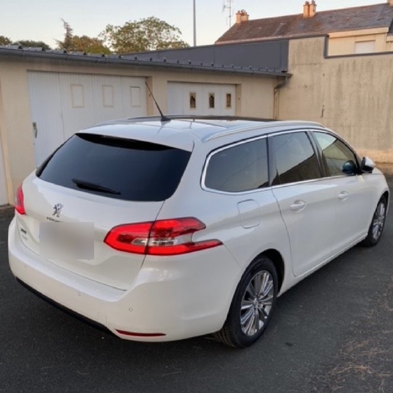 Mietwagen mit Fahrer Trélazé: Peugeot