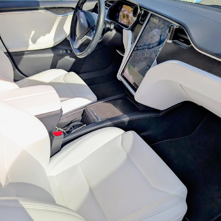 VTC Brueil-en-Vexin: Tesla