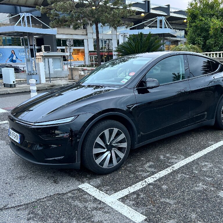 Mietwagen mit Fahrer Cannes: Tesla