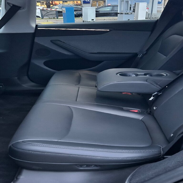 Mietwagen mit Fahrer Cannes: Tesla