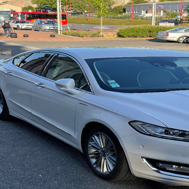 Mietwagen mit Fahrer Onet-le-Château: Ford