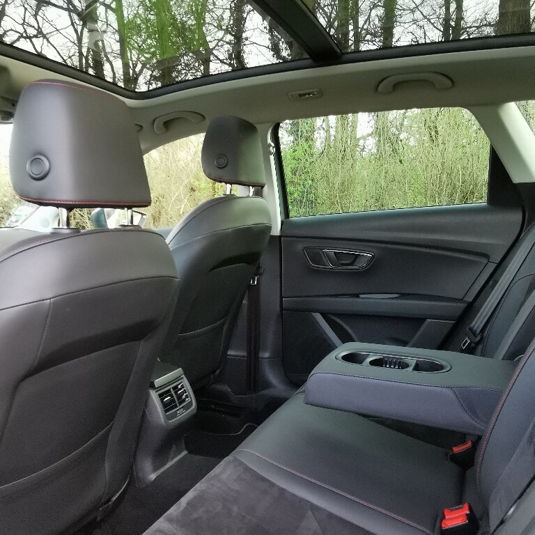 Mietwagen mit Fahrer Trélazé: Seat