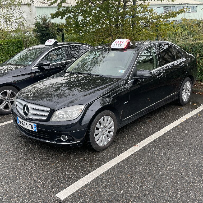 Taxi Roullet-Saint-Estèphe: Mercedes