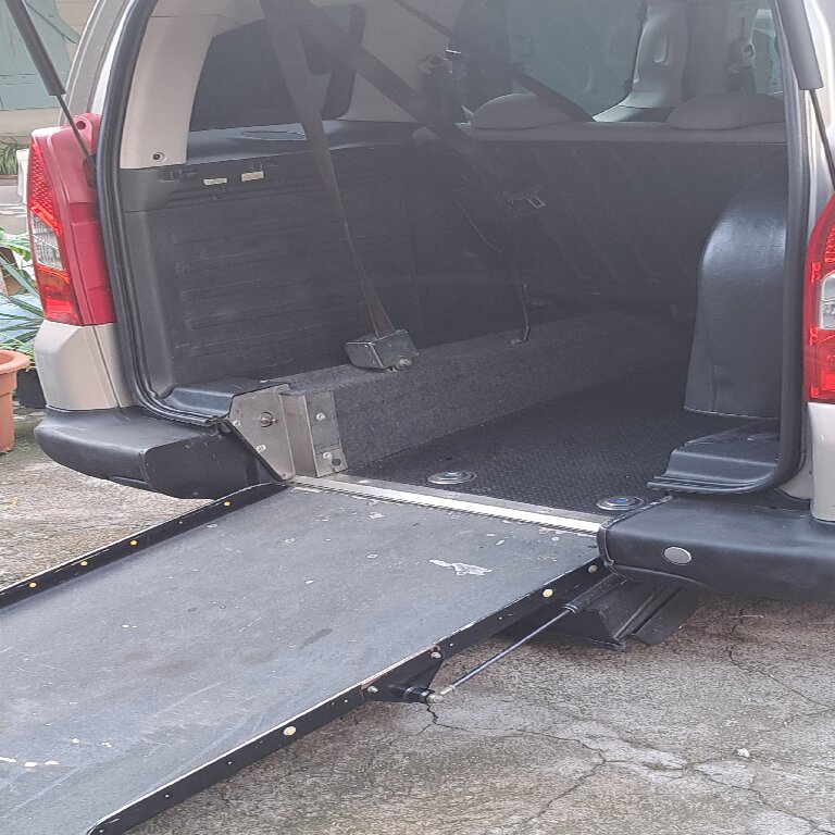 Taxi Saint-Esprit: Peugeot