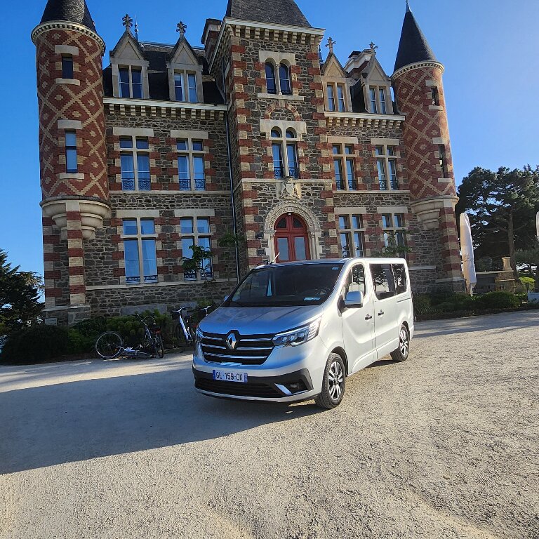 Mietwagen mit Fahrer La Gouesnière: Renault