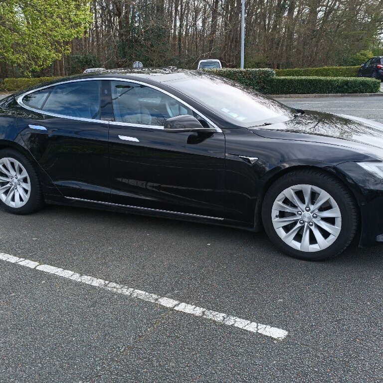 VTC Montreuil-Juigné: Tesla