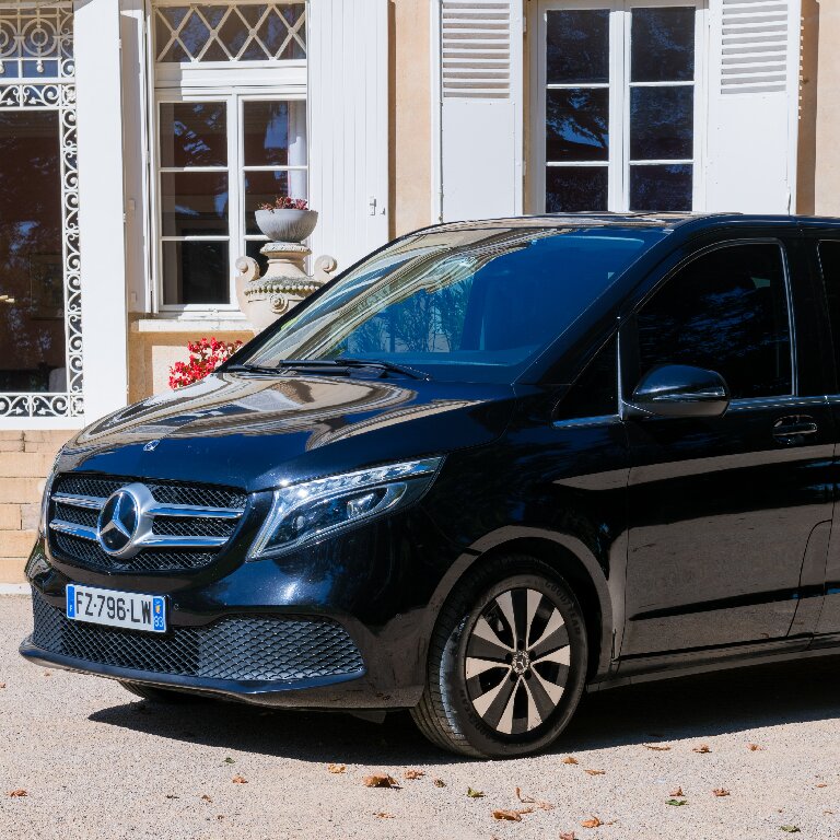 Mietwagen mit Fahrer Saint-Priest: Mercedes