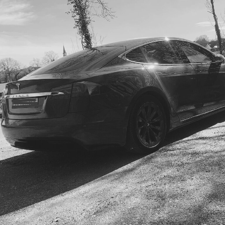 VTC La Pouëze: Tesla