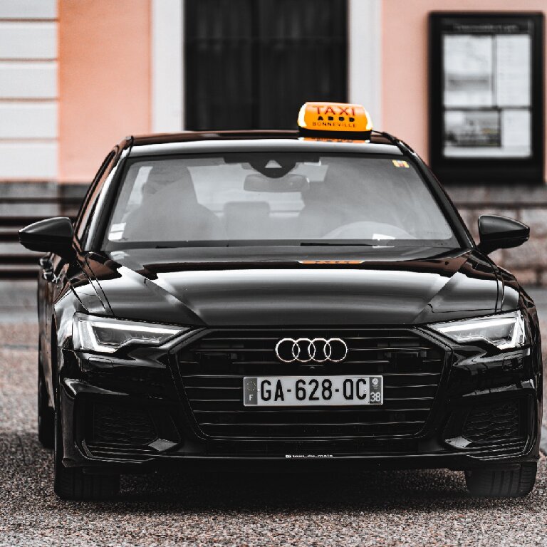 Taxi Bonneville: Audi