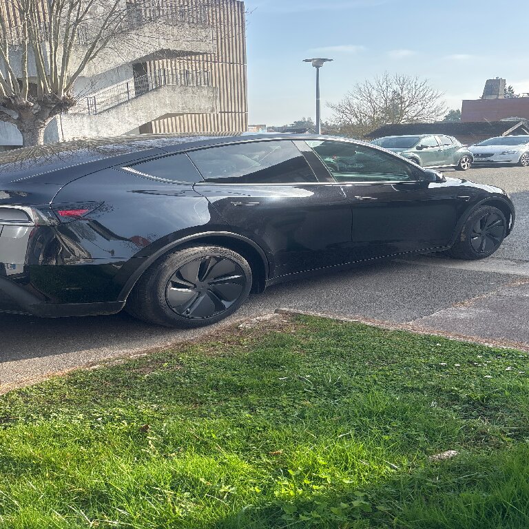 Mietwagen mit Fahrer Rambouillet: Tesla