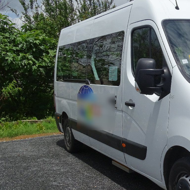 Reisebus Anbieter Salignac-Eyvigues: Renault